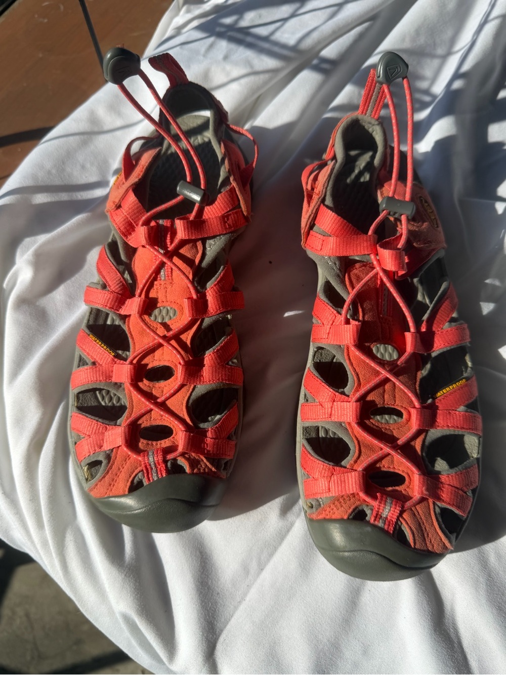 Keen Orange Closed-Toe Hiking Sandals with Elastic Bungee